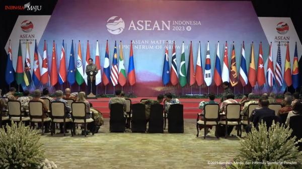 Tak Boleh Jadi Ajang Persaingan, Presiden Jokowi Ajak Anggota ASEAN ‘Menang Tanpo Ngasorake’