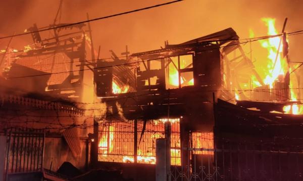 Kebakaran Hebat Terjadi di Medan Belawan, 9 Rumah Hangus Terbakar