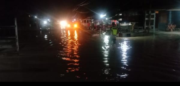 Akibat Air Sungai Meluap, Badan Jalan di Desa Bulu Sema Terendam Banjir