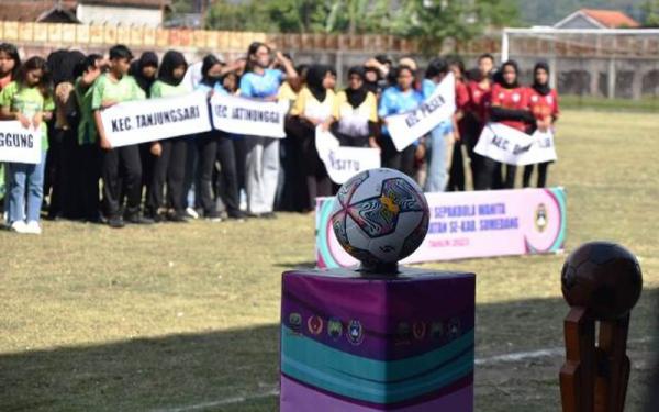 Tatap Poprov 2026, Erwan Setiawan Buka Kompetisi Sepakbola Putri di Sumedang