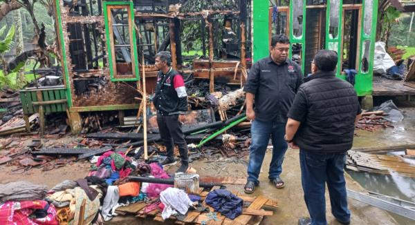 Rumah Lansia yang Alami Kebakaran di Garut, Dapat Perhatian dari Anggota DPRD