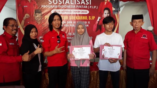 Tingkatkan Pendidikan Anak di Surabaya, Puti Salurkan PIP untuk 281 Siswa