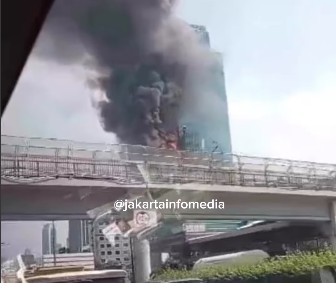 Gedung K-Link Kebakaran, Api Diduga  Berasal dari Lantai 7