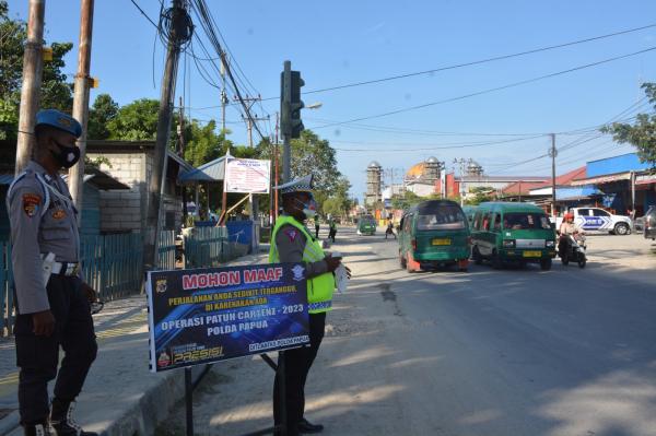 Beri Teguran dan Imbauan, Operasi Patuh Cartenz 2023 Dorong Kesadaran Berlalu Lintas di Jayapura