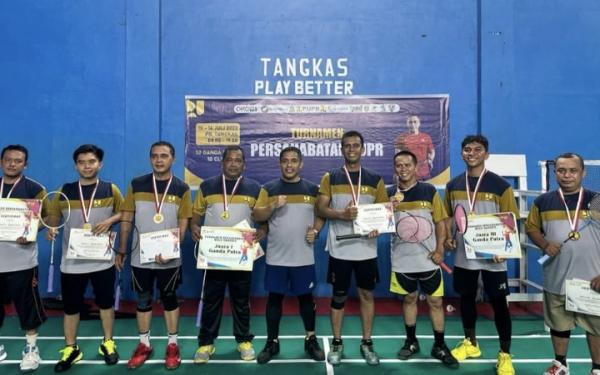 Klub PB Poin dan PB PUPR Plus Juara Turnamen Bulutangkis Persahabatan PUPR Aceh Barat