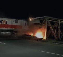 Kereta Api Brantas Tabrak Truk Hingga Meledak