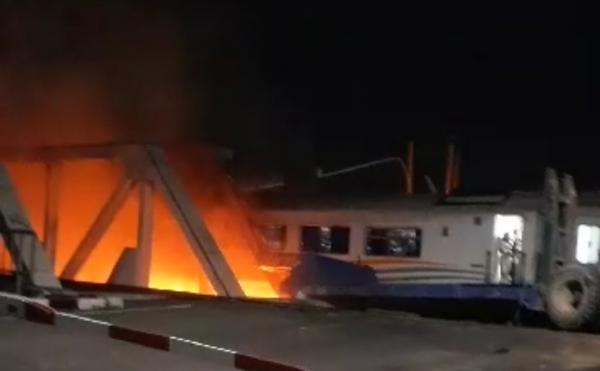 Mengerikan! KA Brantas Tabrak Truk di Semarang hingga Terbakar Hebat, Diduga Ada Korban