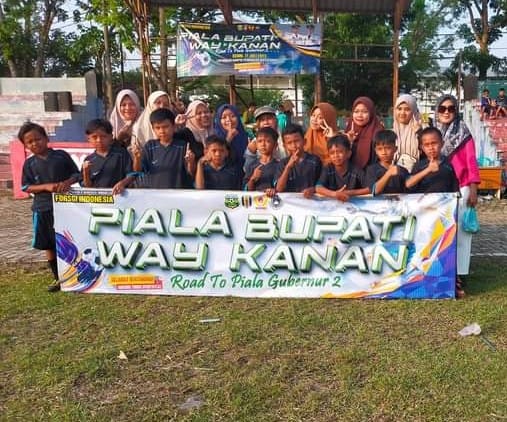 Tim Sepakbola Simpang Tulungbuyut A U 10 Juara 1 dalam Festival Forsgi Way Kanan