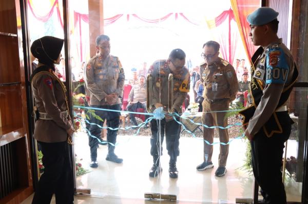 Kapolda Lampung Resmikan Gedung  SPKT Satu Atap Polres Way Kanan