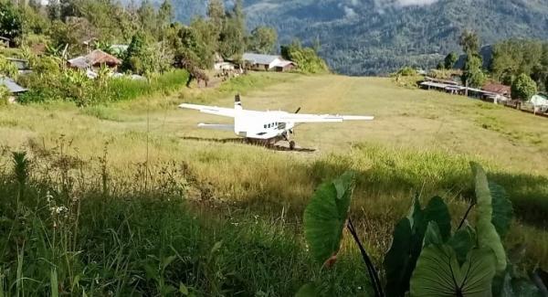 Pesawat Caravan PK-SNO Angkut Pasukan Brimob Ditembaki OTK di Distrik Homeyo Intan Jaya