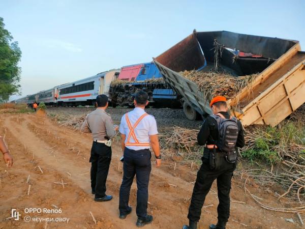 Akibat Kecelakaan di Kalibalangan Lampung Utara, Perjalanan Kereta Api Kuala Stabas Terganggu