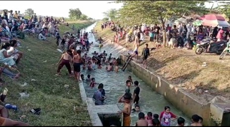 Viral Bunder Mire, Saluran Irigasi di Susukan Cirebon Kini Menjadi Wisata Air Dadakan Warga
