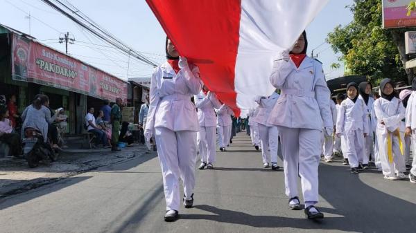 Bentangkan Kain Merah Putih Sepanjang 1.000 Meter Meriahkan Peringatan 1 Muharram di Banyudono