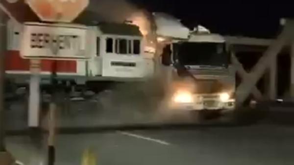Tersangkut di Rel Kereta, Penyebab Kecelakaan KA Brantas vs Truk Tronton di Semarang