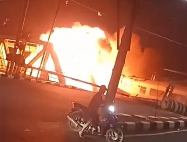Polisi Terus Dalami Penyebab Ledakan Besar dalam Kecelakaan KA Brantas Vs Truk di Semarang