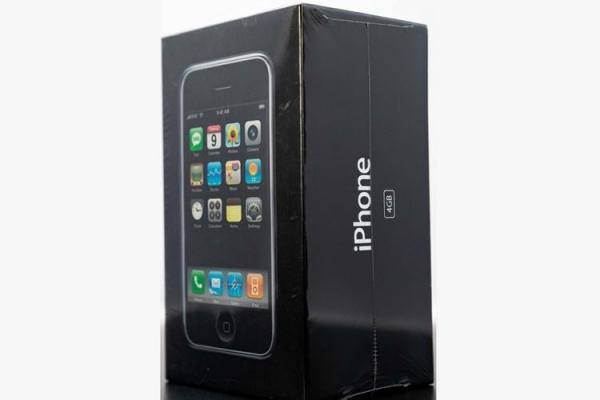 iPhone Model 4GB yang Masih Tersegel Terjual Rp2,8 Miliar