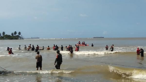 2 Anak Bersaudara di Konawe Tenggelam saat Berenang di Pantai Kapoila, 1 Korban Ditemukan Meninggal