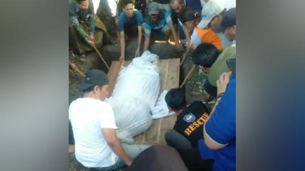 Dramatis, Pemakaman Cipto Pria Obesitas 200 Kg asal Tangerang, Dibantu Puluhan Orang