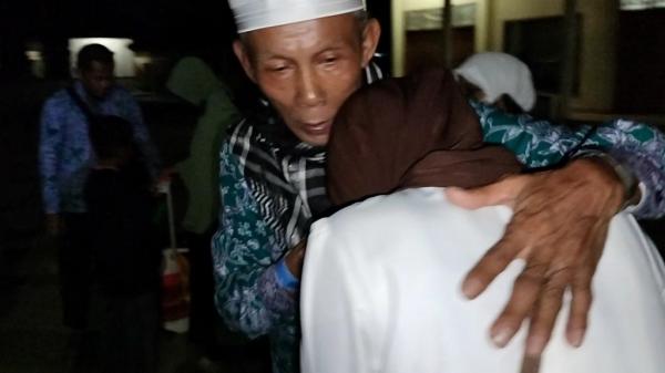 Jamaah Haji Kloter 42 Tiba di Gedung Pramuka Batang
