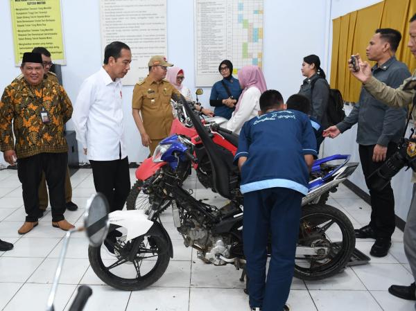 Fasilitas Belajar SMKN 2 Bengkulu Tengah Belum Memadai, Jokowi Bakal Kirim Mobil dan Motor
