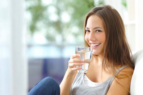 Banyak Minum Air Putih Bisa Turunkan Kolesterol? Yuk Simak Jawabnya di Artikel Berikut ini