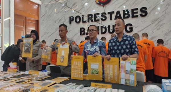 Polrestabes Bandung Tangkap Pria Penjual Ganja Kering ke Karyawan Perusahaan Swasta