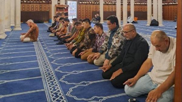 Hadiri Konferensi Perdagangan, Gubernur Kaltim Isran Noor Jadi Imam di Masjid Terbesar di Prancis