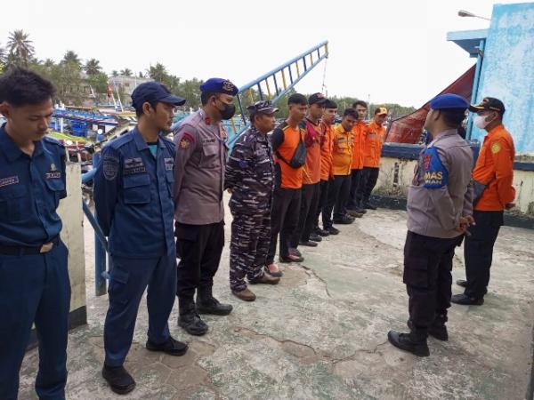 Tim Gabungan Lakukan Pencarian Satu Orang Korban KM Cikal 03 yang Tenggelam di Perairan Pulau Tinjil