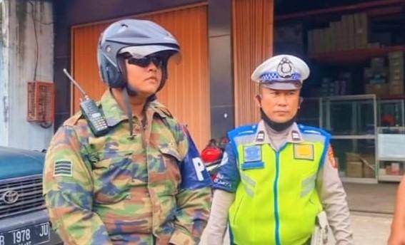 TNI Gadungan Pakai Atribut Polisi Militer Pangkat Balok Empat Dicokok Polantas di Salemba