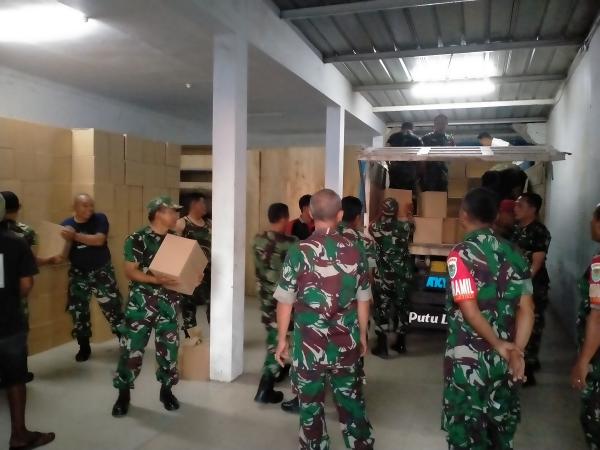 TNI Grebek Gudang Penyimpanan Miras, Puluhan Ribu Botol Disita