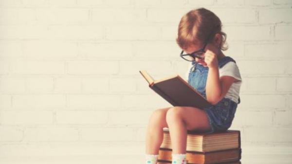 Orang Tua Wajib Tahu, Begini Cara Mengajari Anak Membaca Tanpa Mengeja