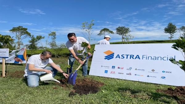 Kurangi Dampak Iklim, Maucash Dukung Program Tanam Pohon Bersama Astra Financial di Puncak Bogor