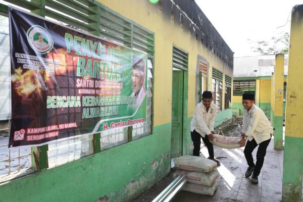 Santri Ganjar Salurkan Bantuan ke Sekolah Terdampak Kebakaran di Serdang Bedagai