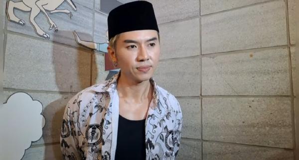 Rafael Tan Ungkap Bahagia Lahir di Keluarga Beda Agama: Pagi Gereja, Siang ke Wihara, Sore Salat