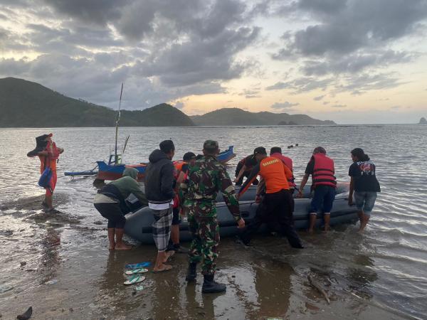 Dua Pemancing Ikan Terseret Ombak di Pantai Orong Bukal Sekotong