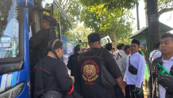 Pakai Baju Penadon, Kader PKB Ponorogo Hadiri Harlah di Solo