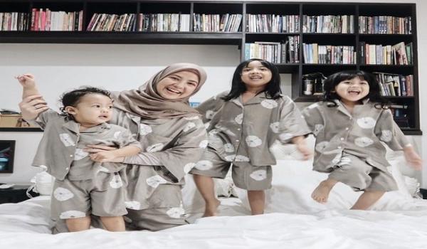 Pergi Umrah, Cara Natasha Rizky Ajarkan Islam pada Anak-anaknya