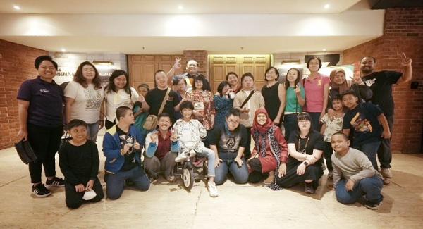 Dukung Pendidikan Inklusif, JCI Bandung Ajak Anak Disabilitas dan Yatim Nonton Film Tegar