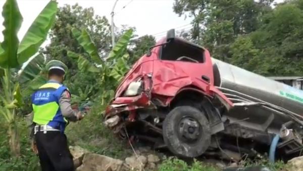 Truk Tangki Air Rem Blong Tabrak 4 Kendaraan di Kota Semarang, 1 Tewas di Tempat