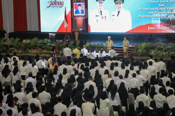 Belasan Ribu PNS dan PPPK Dilantik, Ganjar; Jaga Integritas!