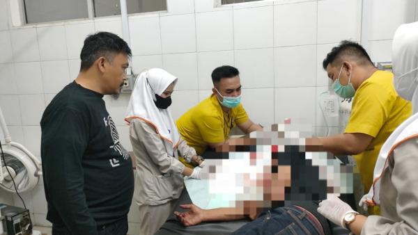 Polisi Selidiki Motif Duel 2 Pria di Tasikmalaya, Korban Dirujuk ke Rumah Sakit