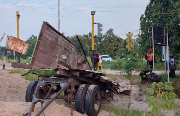 KA Gajayana Tabrak Truk Gandeng yang Tengah Melewati Perlintasan Kereta Api di Nganjuk