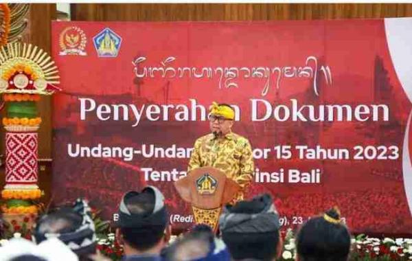 Gubernur Wayan Koster Terima Dokumen UU tentang Provinsi Bali, Diharapkan Meningkatkan Pendapatan