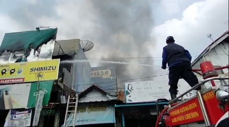 Kebakaran Pasar Losari Cirebon, 8 Bangunan Dilahap Si Jago Merah