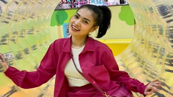 Devi Ayu Natalia Duo Anggrek Curi Perhatian usai Lagu Cikini Gondangdia Viral, Ini Pose Ciamiknya!
