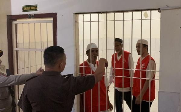 Terdakwa Wowon Cs Tiba di PN Bekasi, Hadapi Sidang Pembunuhan Berantai Satu Keluarga