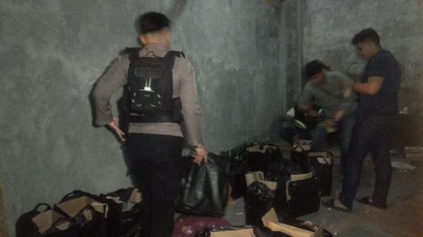 Gelar Operasi Pekat, Polisi Sita Ratusan Liter Miras di Eks Terminal Cilembang Tasikmalaya