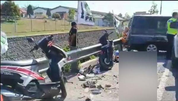 5 Kendaraan Kecelakaan Beruntun di Pasuruan, 2 Pengendara Motor Tewas dan 2 Luka Parah