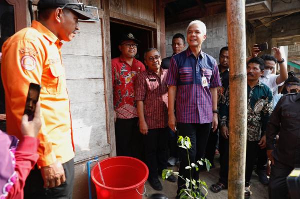 Warga Kurang Mampu di Banjarnegara Dapat Bantuan SPAM Gubernur