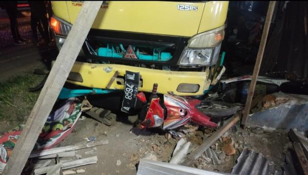 Tabrakan Beruntun di Jalan Tangerang-Serang Libatkan 8 Mobil, 2 Bangunan Porak Poranda